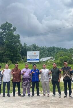 Kolaborasi dengan Pemerintah Kecamatan Tenayan Raya, PT PLN Nusantara Power UP Tenayan Raya Lakukan Semenisasi Jalan Lingkungan Dengan Mengunakan FABA