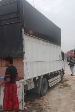 Terciduk di Siak! Perjalanan Truk Rokok “Bodong” Asal Surabaya Berakhir di Tangan Bea Cukai